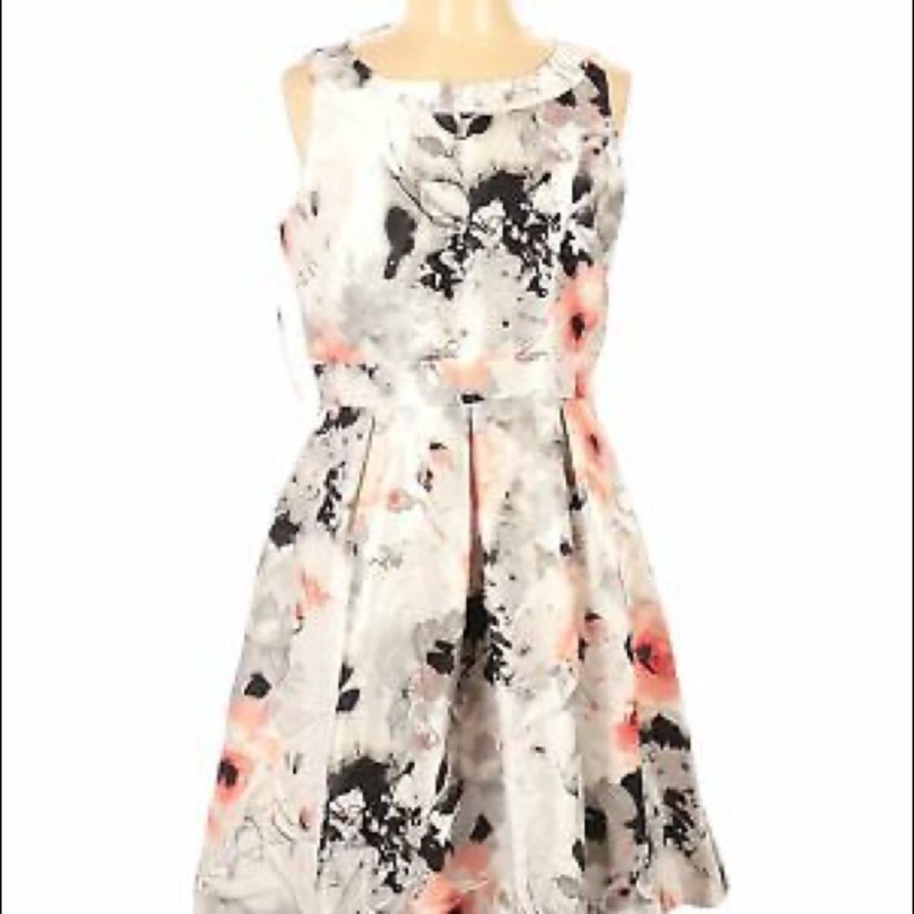 - Studio One floral sleeveless dress